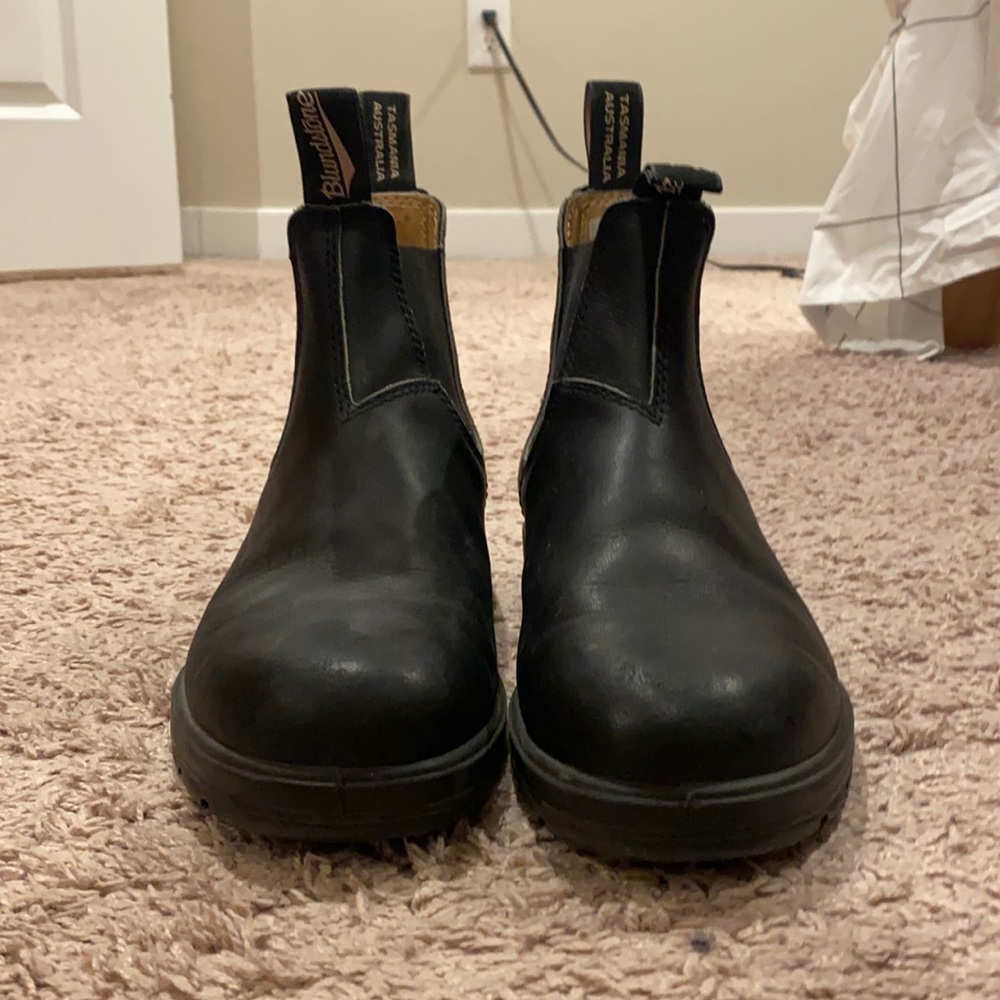 Blundstones black size 5 1/2